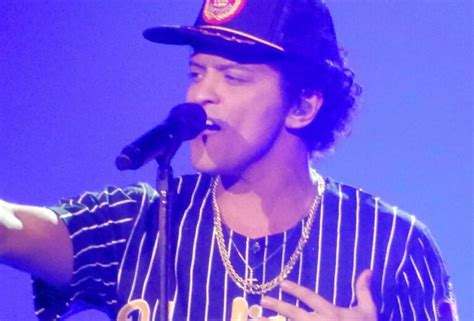 does bruno mars write his own music does bruno mars write his songs with the help of producers?